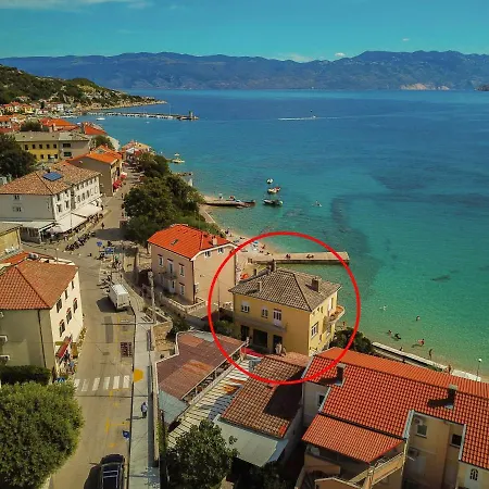 Seaside With Balcony And Sea View Apartment *