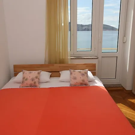 Apartment Seaside With Balcony And Sea View *